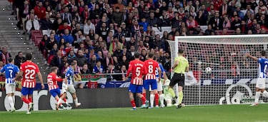 1-0. Rodrigo Riquelme recibe en el segundo palo un balón colgado, se va de Andoni Gorosabel y supera a Siviera con un disparo con la pierna izquierda desde la esquina del área pequeña del conjunto babzorro.
