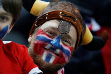 Las mejores imágenes de los aficionados desplazados a la Copa Mundial Femenina de Fútbol celebrada en Francia para animar a sus respectivas selecciones.