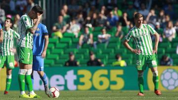 Sergio León se lamenta, con Lo Celso de fondo.