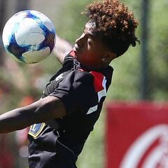 Perú convoca a Yordy Reyna en lugar de Paolo Guerrero