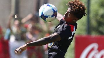 Perú convoca a Yordy Reyna en lugar de Paolo Guerrero