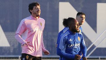 Cristian Álvarez, James Igbekeme y Tomás Alarcón, en el entrenamiento de esta tarde.