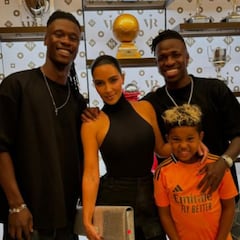 Kim Kardashian visita la casa de Vinicius