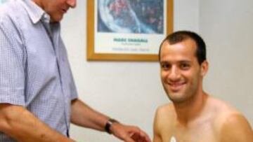 <b>EN PLENA FORMA. </b>Rúben Micael se sometió en la mañana de ayer en Madrid al rutinario reconocimiento médico, supervisado por el doctor Jesús Villanueva.