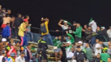 Una violenta escena manchó el FPC. Luego del segundo gol de Nacional frente al Junior empezó una riña entre ambas hinchadas dejando a 21 heridos.