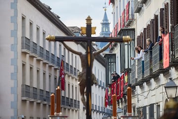 Salida de la procesión del Santísimo Cristo de la Fe y del Perdón ‘Los Estudiantes’ el Domingo de Ramos en Madrid. La procesión, sale y llega a la Basílica de San Miguel.