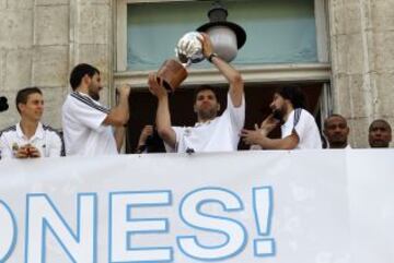 El Real Madrid de baloncesto visita el Ayuntamiento y la Comunidad de Madrid después de haber conseguido el titulo de la liga Endesa  Felipe Reyes