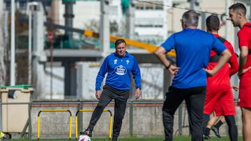 Cristóbal Parralo en un entrenamiento del Racing de Ferrol.