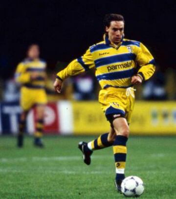 Enrico Chiesa jugó en Parma entre 1996 y 1999, luego de deambular en seis equipos de la Serie A.