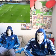 El baño histórico de España: la parodia que triunfa en Argentina