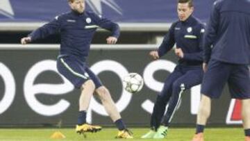 Schürrle y Draxler, del Wolfsburgo, se entrenaron ayer en el Ghelamco Arena de Gante.