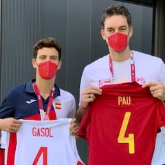 Los Pau de España intercambian camisetas