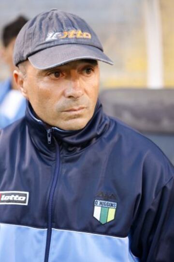 Su primera experiencia en Chile fue en 2008 y hasta 2009 en O'Higgins.