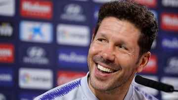 GRAF014. MADRID, 19/10/2018.- El técnico argentino del Atlético de Madrid, Diego Simeone, durante la rueda de prensa posterior al entrenamiento del equipo rojiblanco, esta mañana en la Ciudad Deportiva de Majadahonda. EFE/Juan Carlos