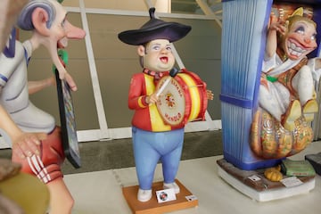 Otro ninot de Manolo en las Fallas de Valencia en 2016. 


