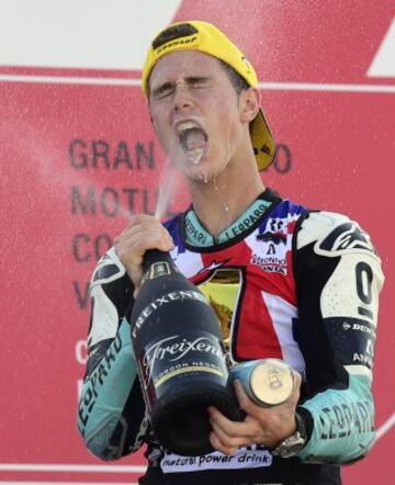 Danny Kent gana su primer campeonato en el Mundial de motociclismo.