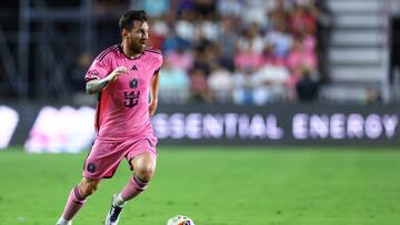 FORT LAUDERDALE, FLORIDA - NOVEMBER 09: Lionel Messi #10 of Inter Miami dribbles the ball against Atlanta United during the first half of the Audi 2024 MLS Cup playoffs at Chase Stadium on November 09, 2024 in Fort Lauderdale, Florida. (Photo by Megan Briggs/Getty Images)