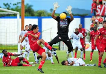 Luego de ganar el primer semestre del 2012 del Torneo Postobón, América de Cali quedó con triple opción de ascender. La primera era repetir título en el segundo semestre, pero no clasificó a la final. 