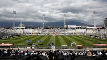 Futbol, Colo Colo vs Ohiggins.
Fecha 29, campeonato Nacional 2022.
Los hinchas de Colo Colo son fotografiados durante el partido por la primera division disputado en el estadio Monumental.
Santiago, Chile.
30/10/2022
Jonnathan Oyarzun/Photosport
Football, Colo Colo vs Ohiggins.
29th date, 2022 National Championship.
Colo Colo’s fans are pictured for the first division match held at Monumental stadium.
Santiago, Chile.
10/30/2022
Jonnathan Oyarzun/Photosport