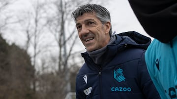 SAN SEBASTIÁN, 24/01/2023.- El entrenador de la Real Sociedad, Imanol Alguacil, este martes durante un entrenamiento previo al partido de cuartos de final de la Copa del Rey contra el FC Barcelona. EFE/ Javier Etxezarreta