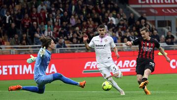 Johan Vásquez durante el partido contra el Milan.