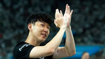 Soccer Football - Pre-Season Friendly - Newcastle United v Tottenham Hotspur - Seoul World Cup Stadium, Seoul, South Korea - August 3, 2025 Tottenham Hotspur's Son Heung-Min applauds fans after playing his last game for the club REUTERS/Kim Soo-Hyeon