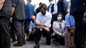 El primer ministro de Canad&aacute;, Justin Trudeau, acudi&oacute; a las manifestaciones para pedir justicia por el asesinato de George Floyd y decidi&oacute; hincarse.