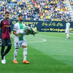 El emotivo homenaje del Extremadura a Reyes