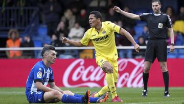 Carlos Bacca, delantero de Villarreal ha logrado aprender a jugar en varias posiciones en el equipo espa&ntilde;ol 