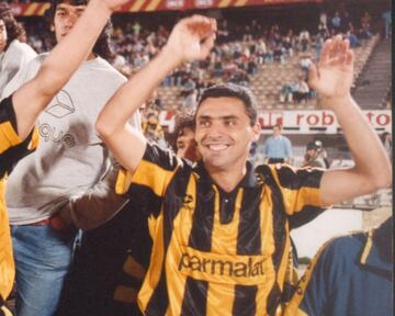 El uruguayo disputó la Copa con Peñarol y Nacional entre 1983 y 1998.