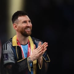 Qué es el besht, la extraña capa que le pusieron a Messi para levantar la Copa del Mundo