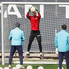 Mamardashvili, duda para el Granada