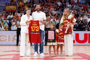 Sergio LLull es el 15º jugador con más internacionalidades con España con 173 partidos y siete medallas: tres oros europeos (2009, 2011 y 2015) y uno mundial (2019); la plata olímpica de Londres 2012; y los bronces de Río 2016 y del Eurobasket 2013.