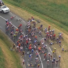 Una caída masiva obligó a parar la carrera: Pedrero, Chaves y Meintjes abandonan