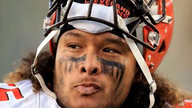 CARSON, CA - DECEMBER 03: Danny Shelton #55 of the Cleveland Browns walks off the field after a game against the Los Angeles Chargers at StubHub Center on December 3, 2017 in Carson, California. The Los Angeles Chargers defeated the Cleveland Browns 19-10.   Sean M. Haffey/Getty Images/AFP
 == FOR NEWSPAPERS, INTERNET, TELCOS & TELEVISION USE ONLY ==