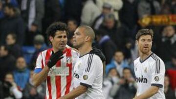 Pepe dialoga con Diego Costa.