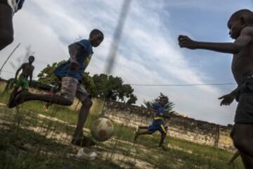 F¨²tbol en Franceville una de las ciudades m¨¢s grandes de Gab¨®n