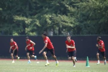 Sesión de entrenamiento del equipo colchonero en Shanghái.