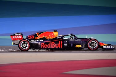 El neerlandés también tiene apego a su número, como en caso de Lewis Hamilton, desde la infancia, ya que el 33 era su dorsal en categorías inferiores. Por otro lado, El tres es el número preferido de Verstappen, pero al estar ocupado por Ricciardo cuando dio el salto a la F1, decidió doblar ese dígito. 