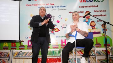 Cristóbal Campos regresa a su ex colegio para dar emotiva charla
