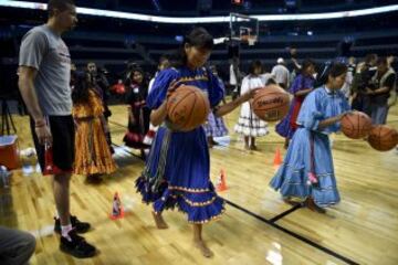 Excelente acogida para la NBA en Ciudad de México. Gran éxito antes, durante y después del partido en el primer partido oficial en suelo mexicano desde 1997. Howard, Harden, Wiggins... un día inolvidable para los aficionados mexicanos.