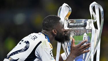 Real Madrid's German defender #22 Antonio Rudiger kisses the trophy to celebrate the victory at the end of the UEFA Champions League final football match between Borussia Dortmund and Real Madrid, at Wembley stadium, in London, on June 1, 2024. (Photo by INA FASSBENDER / AFP)