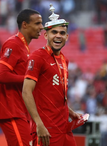 Luis Díaz salió campeón de la FA Cup con Liverpool que venció 6-5 al Chelsea en los lanzamientos desde el punto penal.
