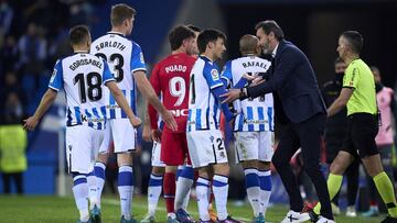 SAN SEBASTIAN, SPAIN - APRIL 04: Vicente Moreno of RCD Espanyol talks to David Silva of Real Sociedad during the LaLiga Santander match between Real Sociedad and RCD Espanyol at Reale Arena on April 04, 2022 in San Sebastian, Spain. (Photo by Juan Manuel 