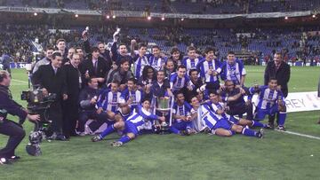DEPORTIVO DE LA CORUÑA CELEBRACION EQUIPO CON LA COPA