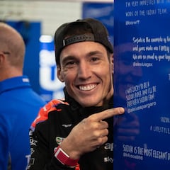 Aleix le da cariño a Aprilia antes de ir a por un tercero “histórico”