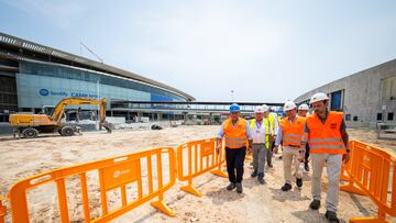 GRAFCAT2111. BARCELONA, 28/06/2023.- El presidente del FC Barcelona, Joan Laporta (i), y su junta directiva, han visitado este miércoles las obras del Spotify Camp Nou, justo cuando se cumple un mes de la colocación de la primera piedra y el inicio de las actuaciones. EFE/Sara Gordon/FC Barcelona ***SÓLO USO EDITORIAL***SOLO USO PERMITIDO PARA ILUSTRAR LA NOTICIA QUE APARECE EN EL PIE DE FOTO*** (CRÉDITO OBLIGATORIO)