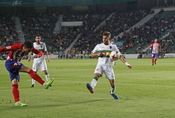 0-1. Thomas marcó el primer gol gracias a un centro de Giménez.