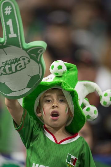 Así vive la afición el duelo entre México y Curazao