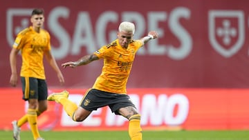 Braga (Portugal), 30/12/2022.- Benfica player Enzo Fernandez in action during the Portuguese First League soccer match Sporting de Braga vs Benfica held at Braga Municipal stadium, in Braga, Portugal, 30 December 2022. EFE/EPA/HUGO DELGADO
